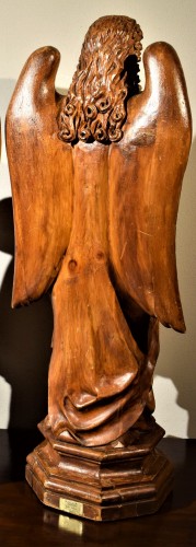Archange en bois de tilleul, Flandres XVIIIe siècle - Romano Ischia